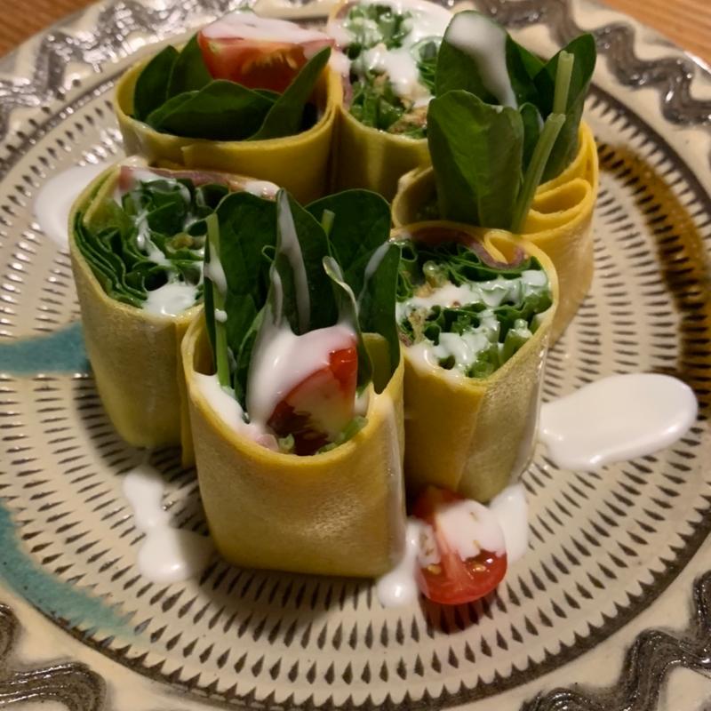 ホウレン草と生ハムの玉子巻サラダ(炊き餃子池田商店)