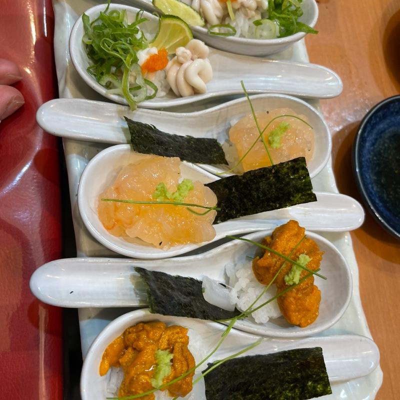 伊勢海老とウニと白子(立ち飲み鮨 謹賀 駅前第3ビル)