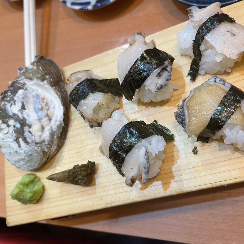 活け鮑(立ち飲み鮨 謹賀 駅前第3ビル)