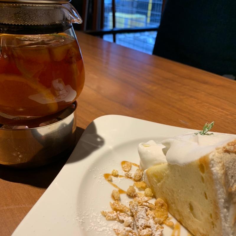 フルーツホットティー&キャラメルシフォンケーキ(むさしの森珈琲 金沢入江店)