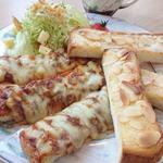 ドライカレーのチーズトースト&アーモンドのシュガーバタートースト(LUNA CAFE ORGANIC)