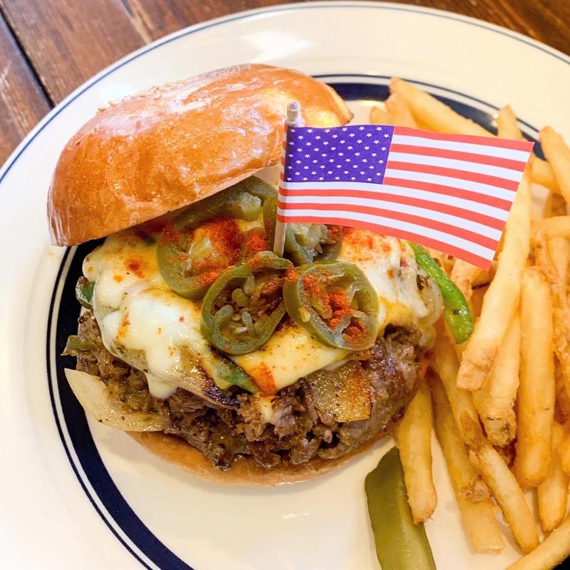 5th限定　フィリーチーズステーキバーガー(アンバープレイス)