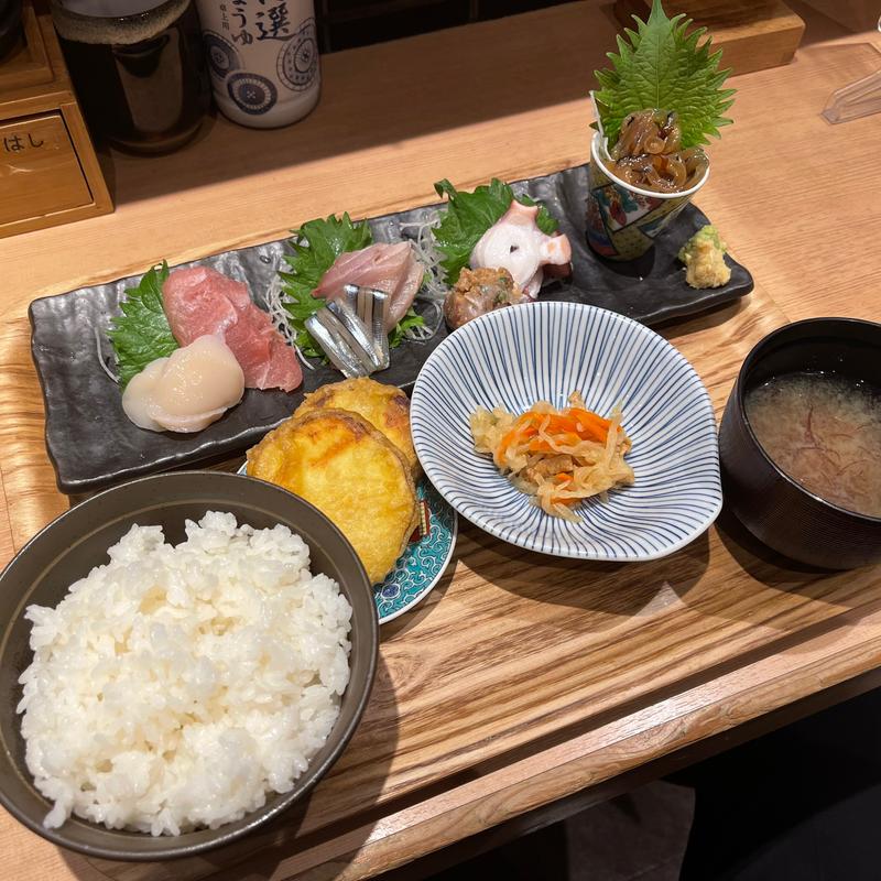 七種の刺身定食(魚処 はなたれ)