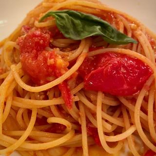 ”ポモドーロ” フレッシュトマトのスパゲティーニ