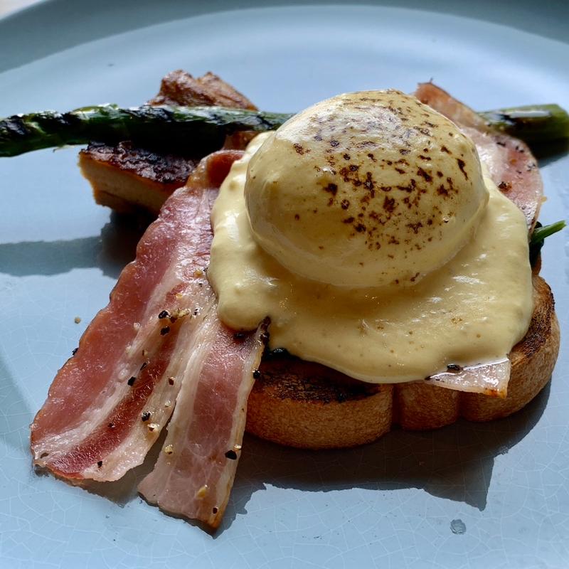 ベーコンのエッグベネディクト(オールデイダイニング ハーモニー)