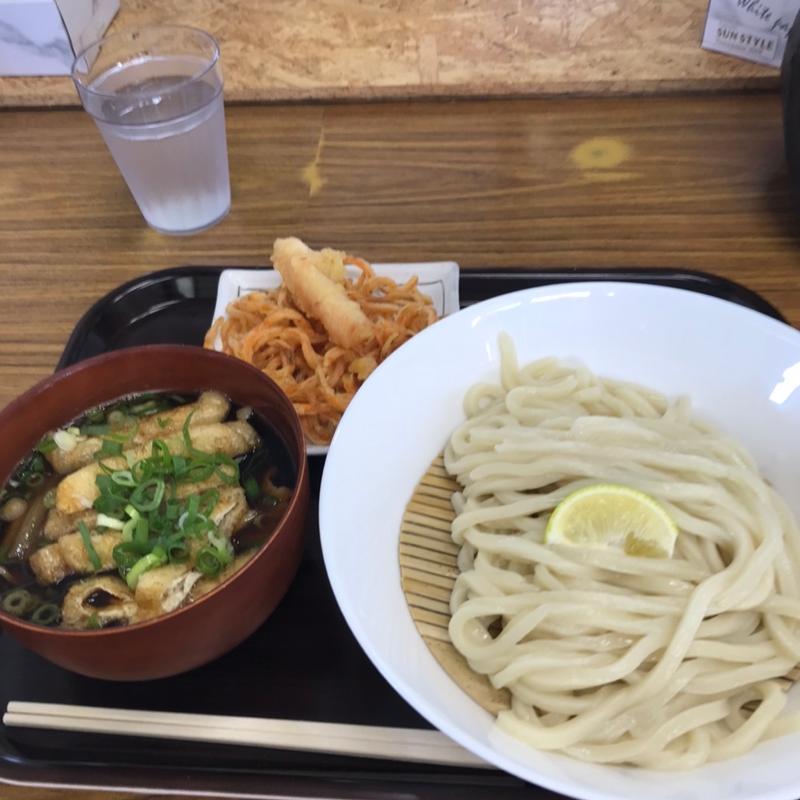 肉汁うどんと人参の天麩羅(八割うどん)
