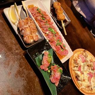 肉寿司 ピザ 牛たたき(居酒屋Eilly)