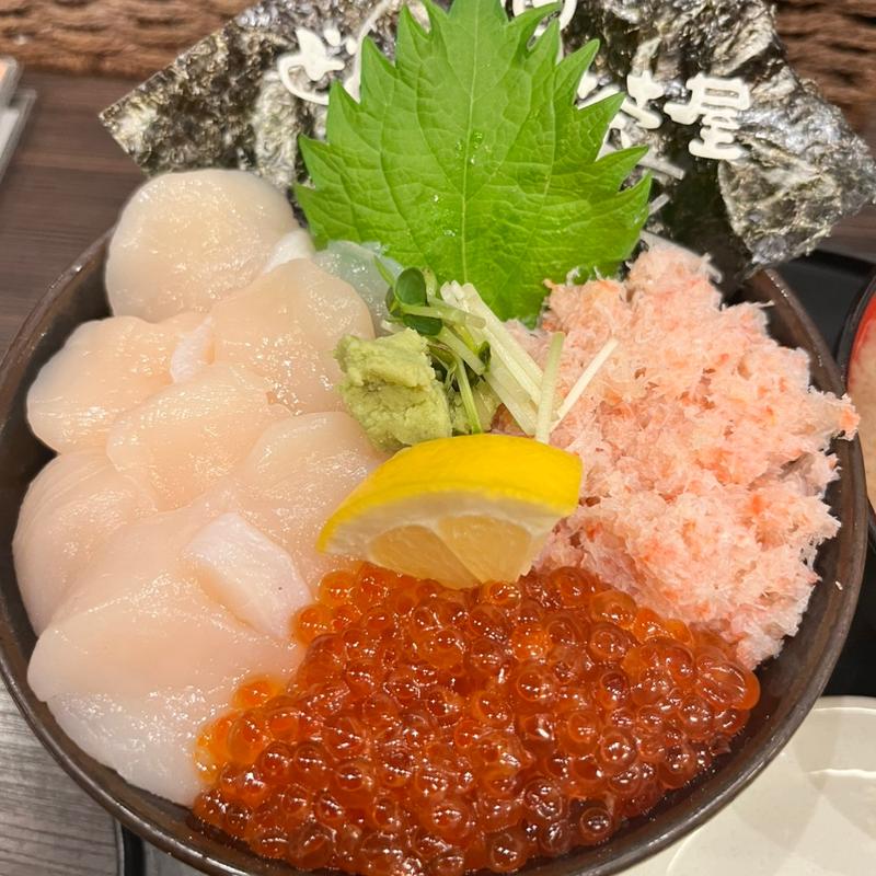 ほたて　いくら　かに丼(どんぶり茶屋)