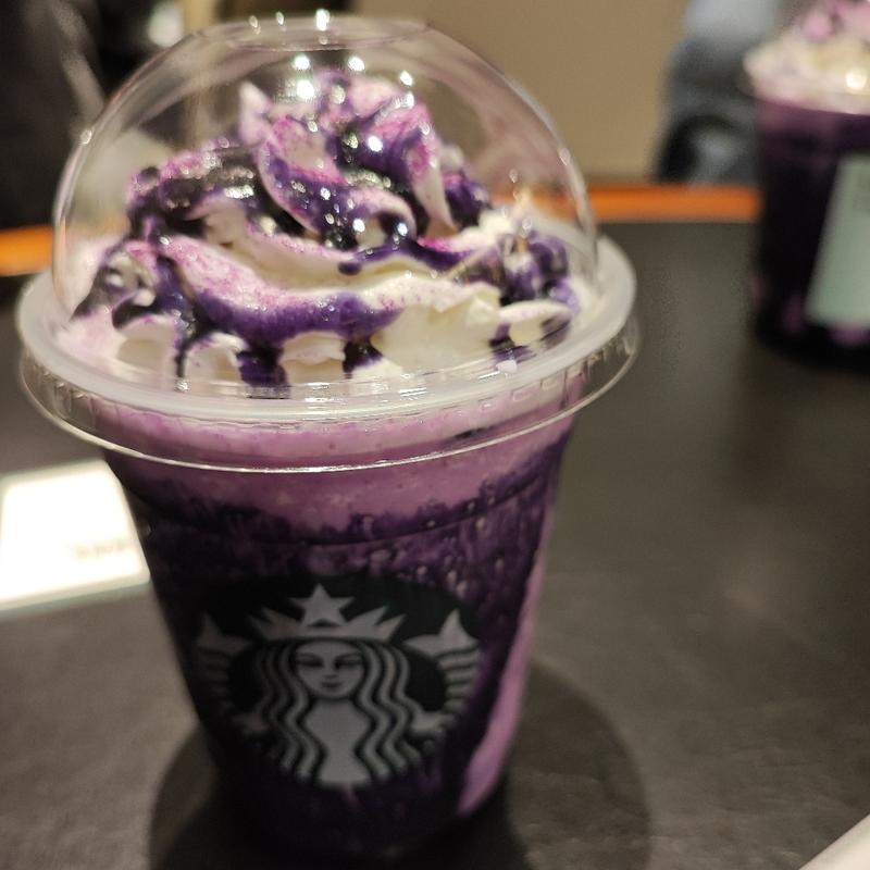 パープル ハロウィン フラペチーノ®

(スターバックス)