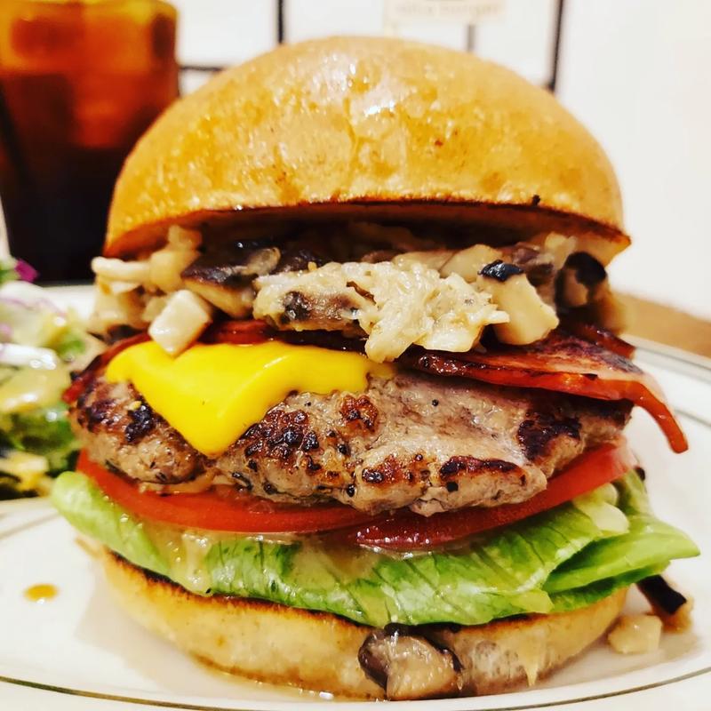 ベーコンチーズバーガー+きのこのデュクセルソース(milia burger)