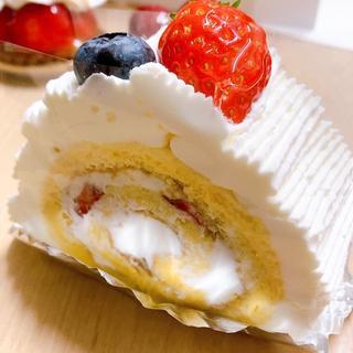 いちごのロールケーキ(パティスリーメイ)