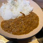 牛すじカレー(和牛ビストロ三国家)