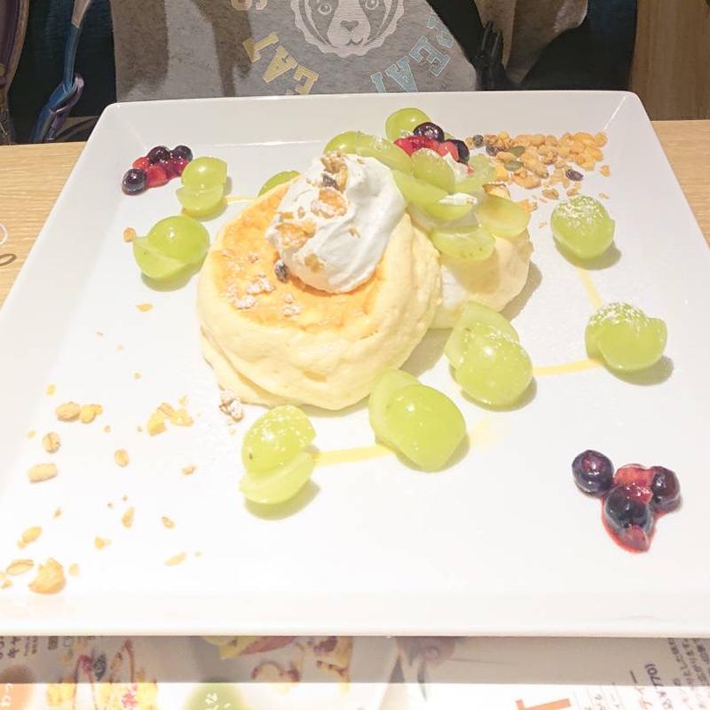 シャインマスカットパンケーキ(むさしの森珈琲 南越谷駅前店)