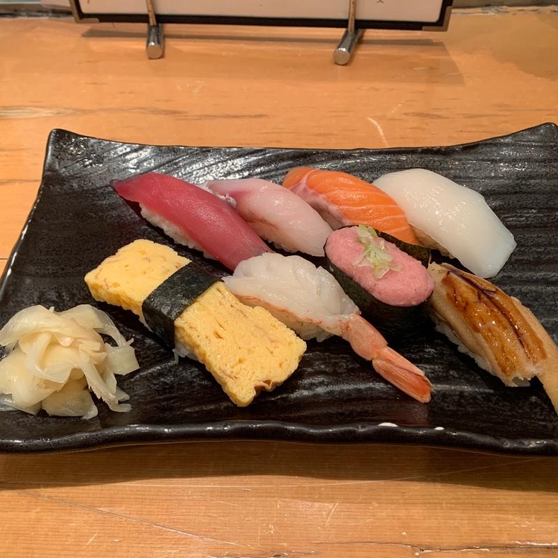 握り八貫(寿司 やまと 海浜幕張店)