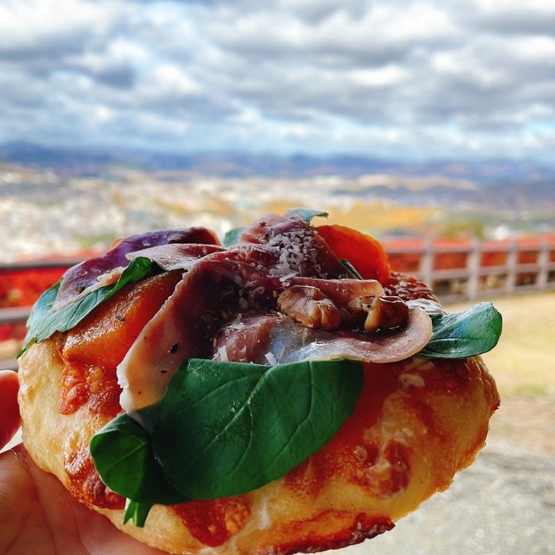 柿と生ハムとルッコラのピザ(gruppetto)