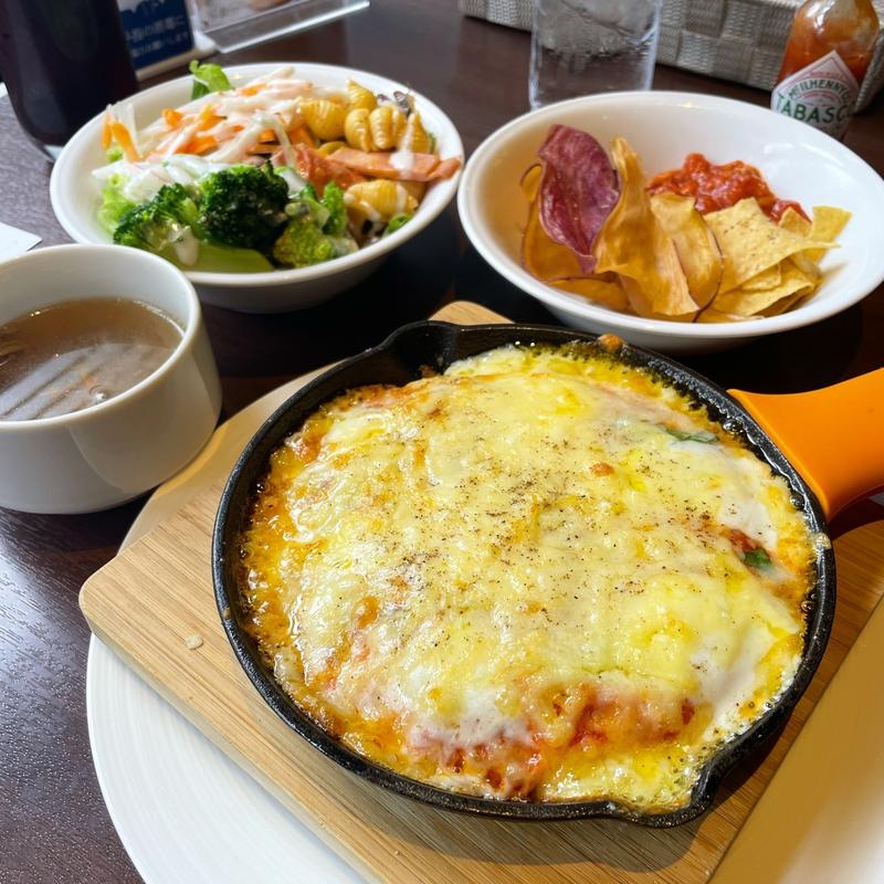 ふわふわチーズの鉄板ミラノPIZZA(ビストロ ダブリュー 東京四谷)