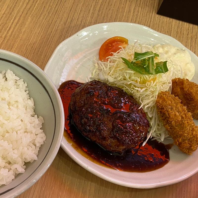 ハンバーグ（オニオンソース）＋カキフライ(キッチン オニオン)