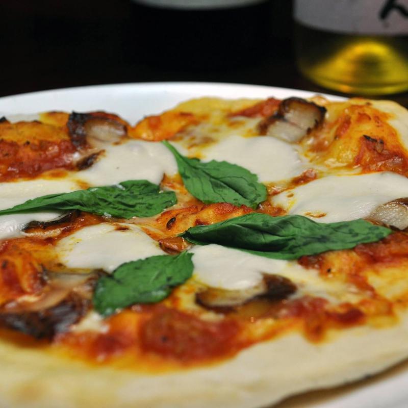 うなぎのスモークピザ(うなぎ料理専門店 川昌)