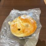 淡路の玉葱パン(ドンクエディテ小田急経堂店)