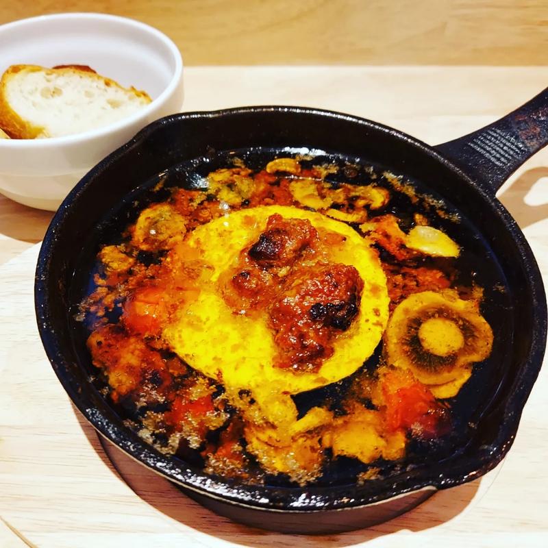 カマンベールとひき肉のアヒージョ(原価ビストロチーズプラス 京橋)