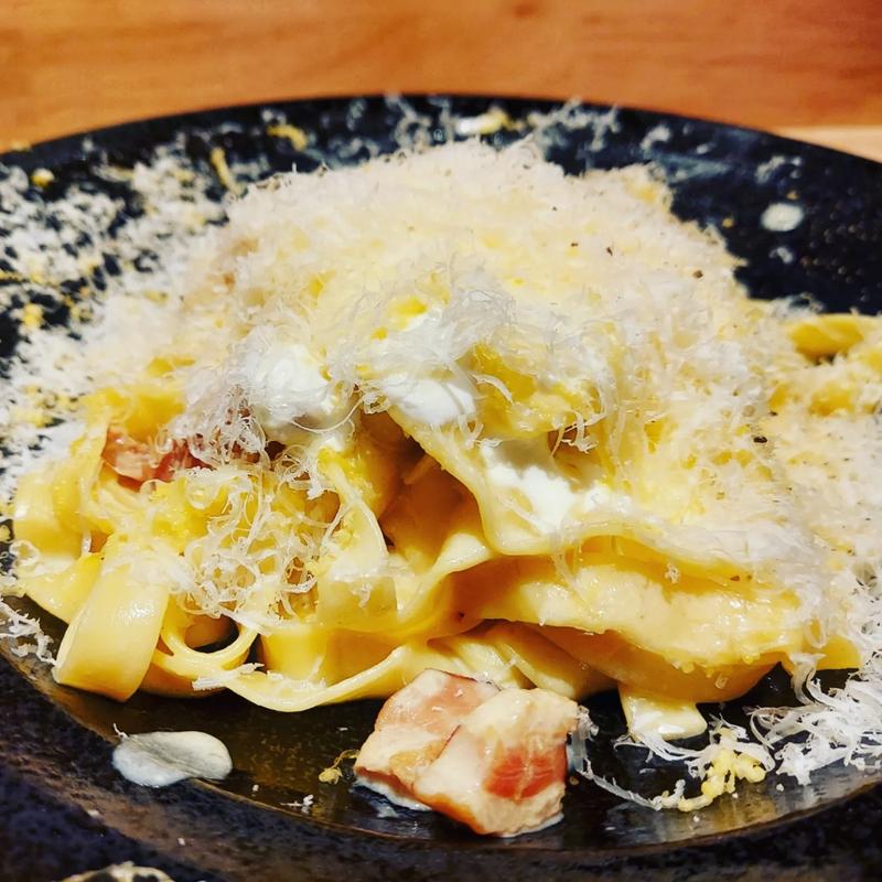 チーズ！チーズ！チーズ！カルボナーラ！(原価ビストロチーズプラス 京橋)