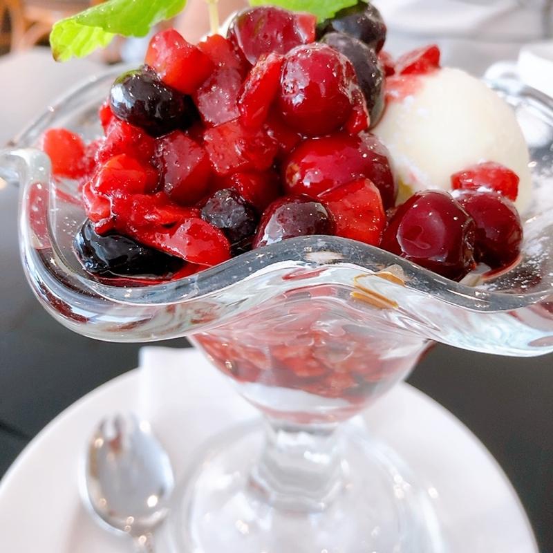 ベリーパフェ(カフェテラス トリコロール)