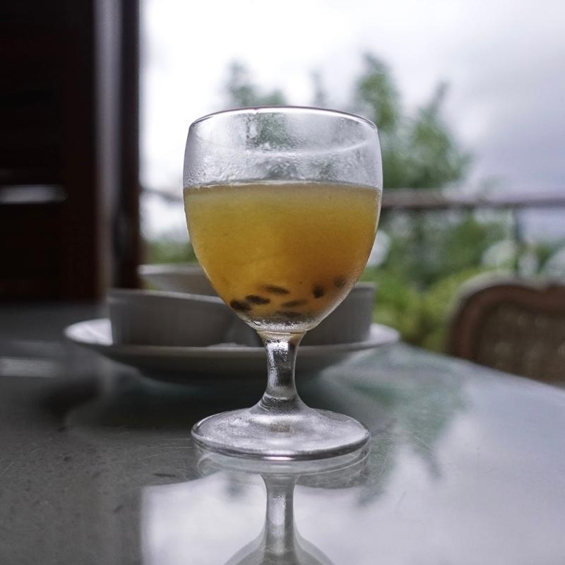 パッションフルーツのカクテル(マロード ザ・ブセナテラス)
