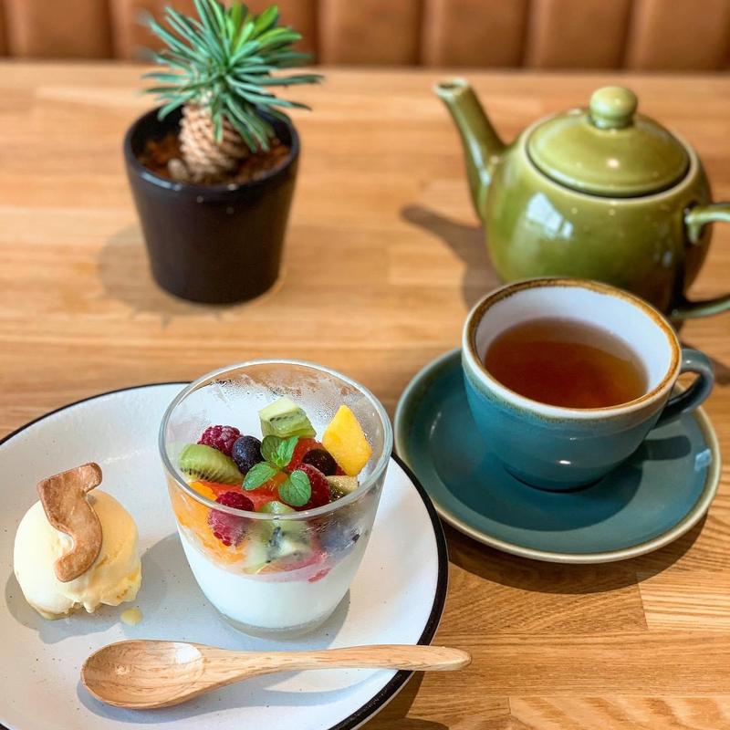 フルーツいっぱいパンナコッタ(5 waters cafe)