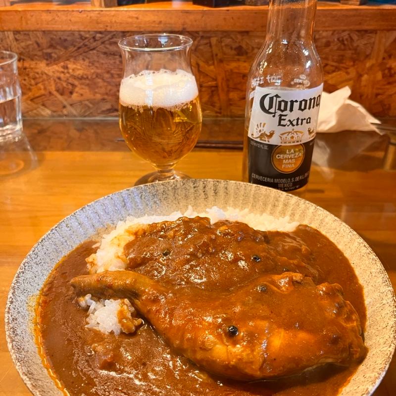 大山鶏の骨付きモモのカレー(Forest Coffee)