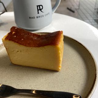 オリジナル　バスクチーズケーキ(RAD BROS CAFE)