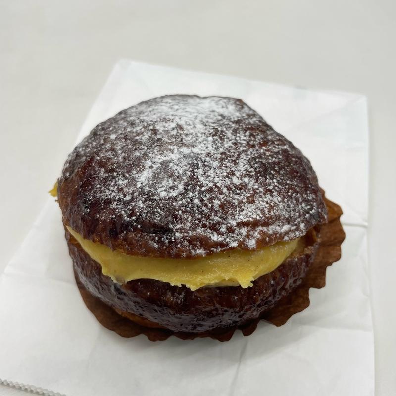 カスタードと黒糖のブリオッシュ(ブーランジュリー ラニス)