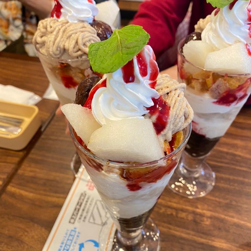 パフェ3つ、(ジョナサン 梅屋敷店)