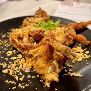 Soft shell crabs with garlic(Steve Cafe & Cuisine)