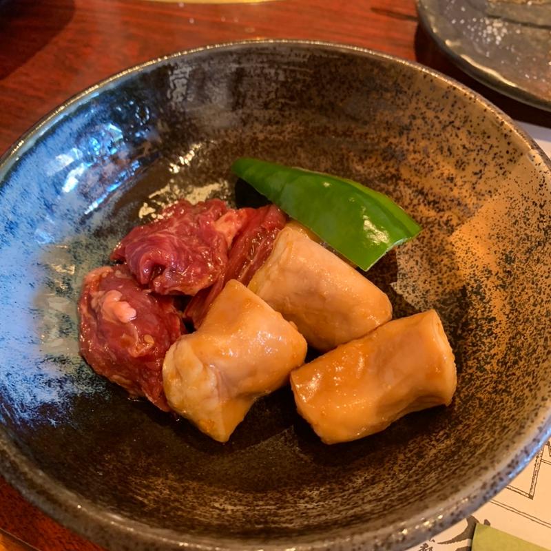 漬け込みハラミとマルチョウ(にく家 牛地蔵 （ウシジゾウ）)