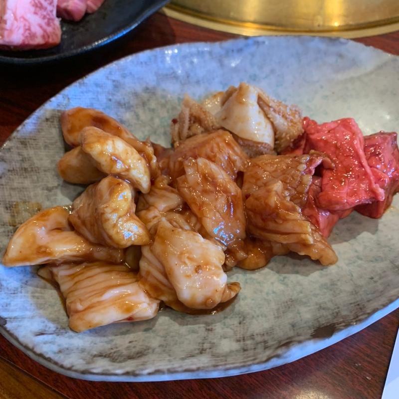 ホルモンお得盛合せ(にく家 牛地蔵 （ウシジゾウ）)