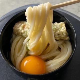 うどん冷+生卵+ちくわ磯辺あげ(須崎食料品店 )