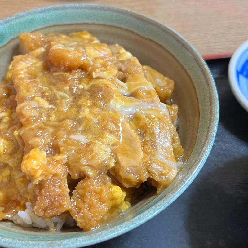 かつ丼（中盛）(東華ファミリー 日田店 （とうかふぁみりー）)