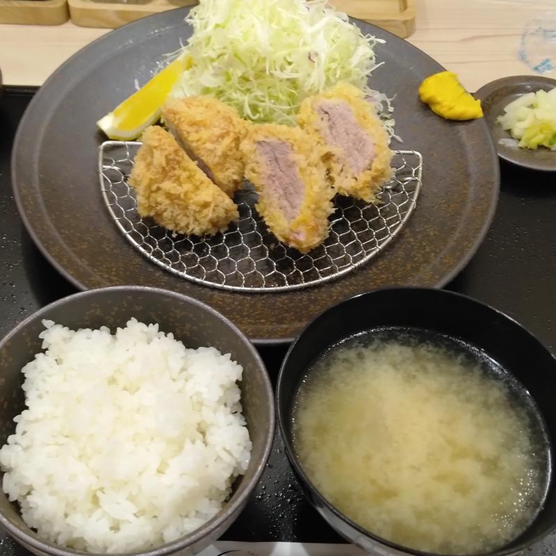 SPF 十和田湖高原ポーク桃豚 ヒレ2枚盛り 120g(とんかつロク 京急川崎店)