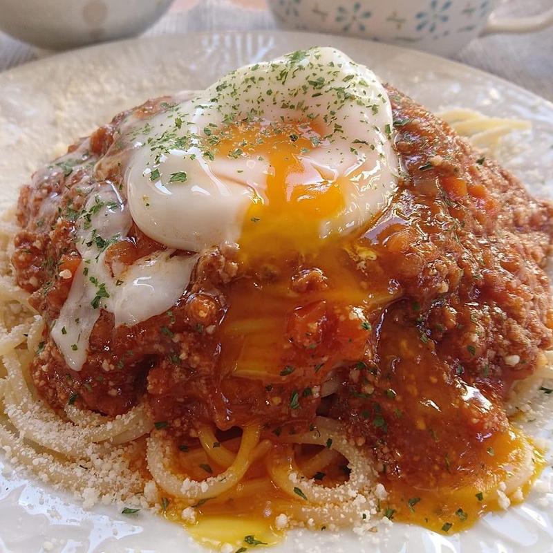 カレーミートソースとろ〜り卵のせ(カフェ・ド・ラパン )