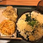 わかめうどん(中)+天ぷら2点