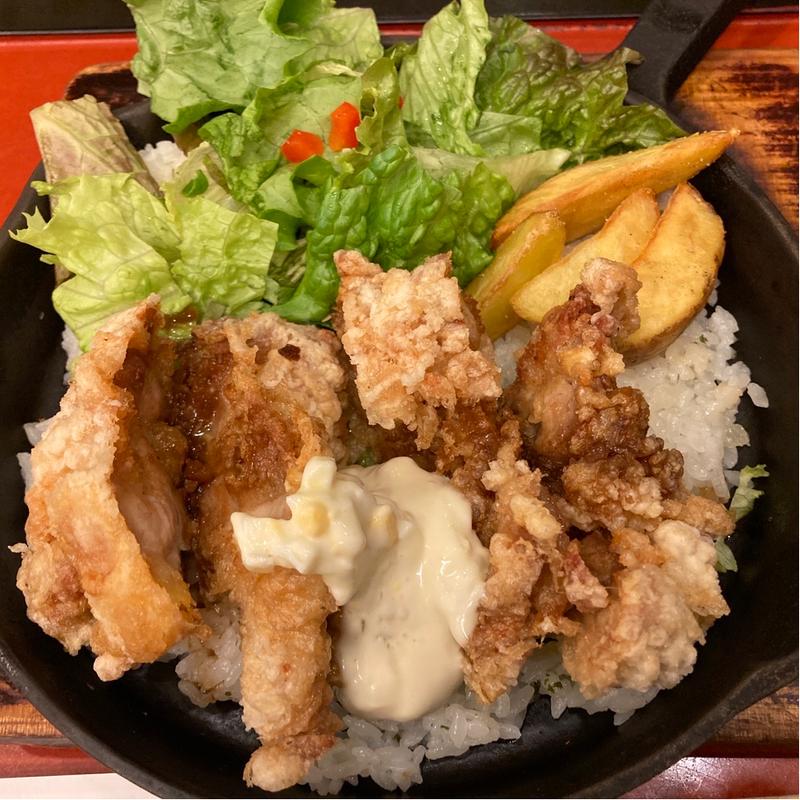 カリカリチキンの鉄鍋ピラフ(洋食 浅草軒)