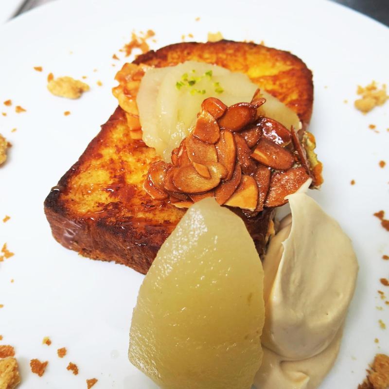 洋梨とキャラメルのフレンチトースト(チャイブレイク)