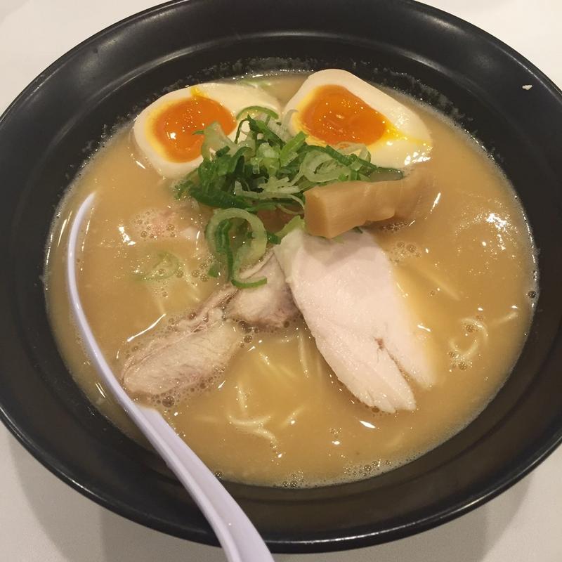 濃厚鶏白湯そば(めんや 鶏志)