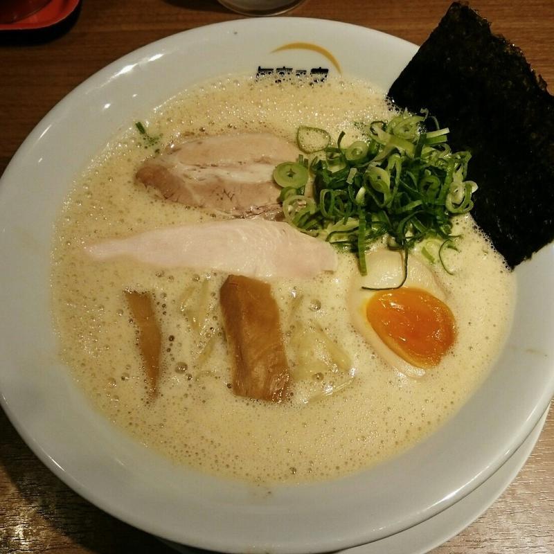 鶏白湯らーめん並(麺・ヒキュウ)