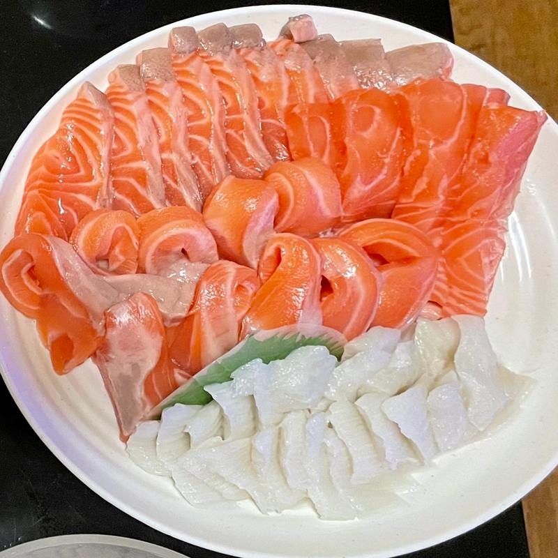 刺身盛合せ(サーモン、えんがわ)(ロピア ゆめまち習志野台モール店)