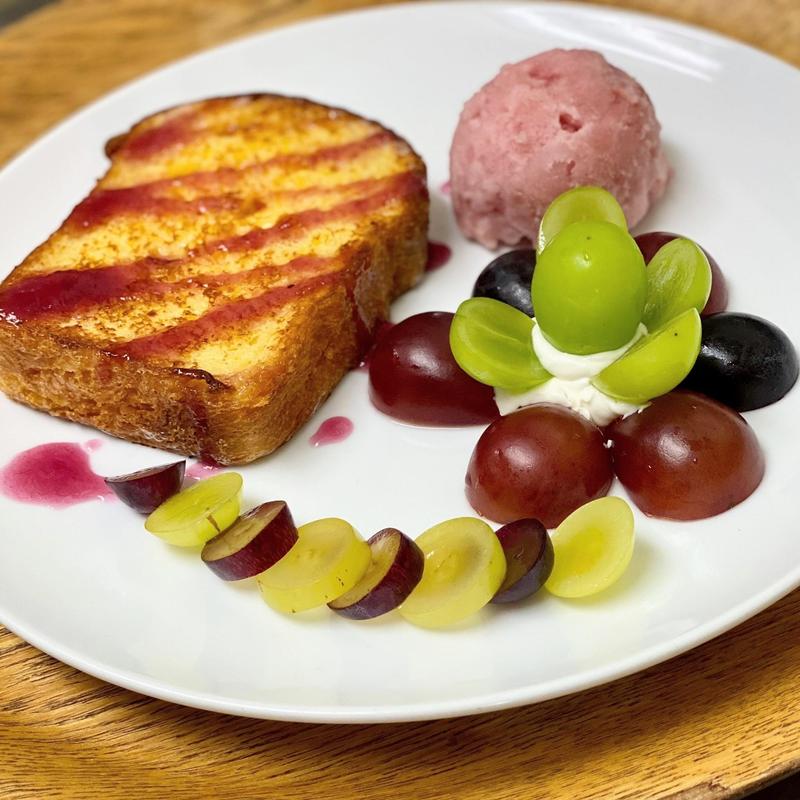 三鷹産ぶどうづくしのフレンチトースト(チャイブレイク)