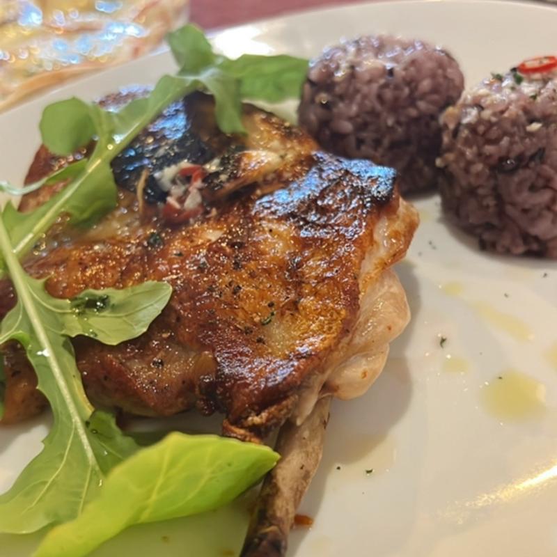 骨付き若鶏のガーリックグリル(cafe&bar UMEZO(梅蔵))