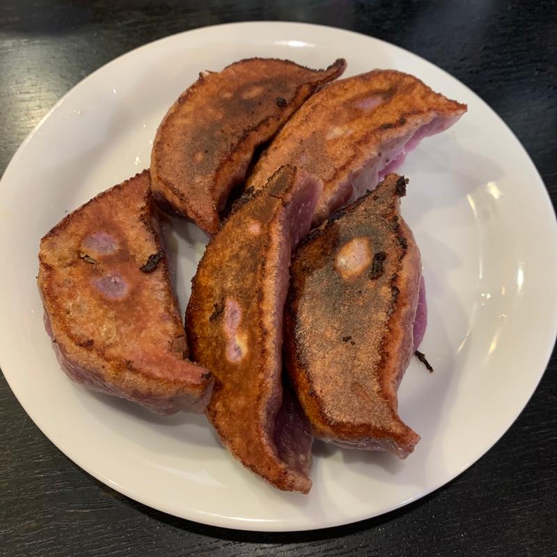 紫いも餃子(餃子菜館 大八)