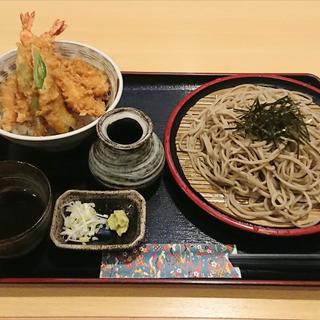 ミニ海老天丼とざる蕎麦のセット(ゆかりな)