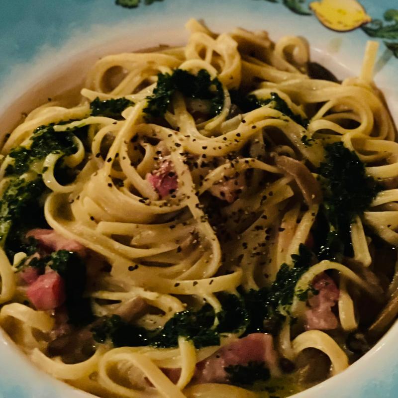 リングイネ、パンチェッタとキノコのクリームソース(カフェ・ポルトフィーノ)